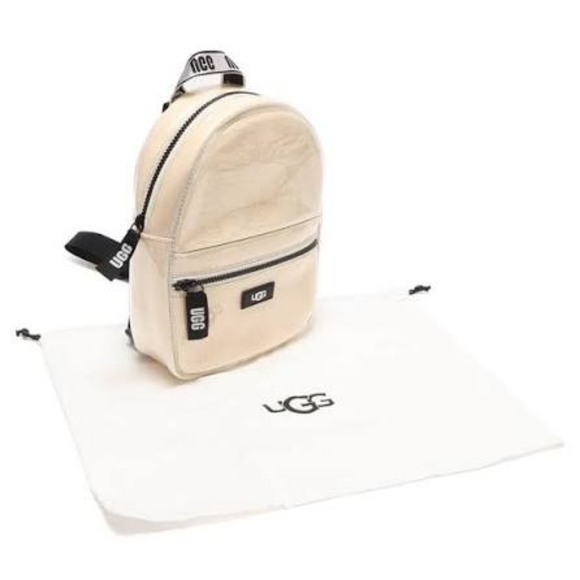 dannie 2 mini backpack UGG Black Clear II 19 cm W x 27 cm H x 7.5 cm D Dustbag included This product contains real fur from sheep or lamb UGG Dannie Sheepskin Backpack in